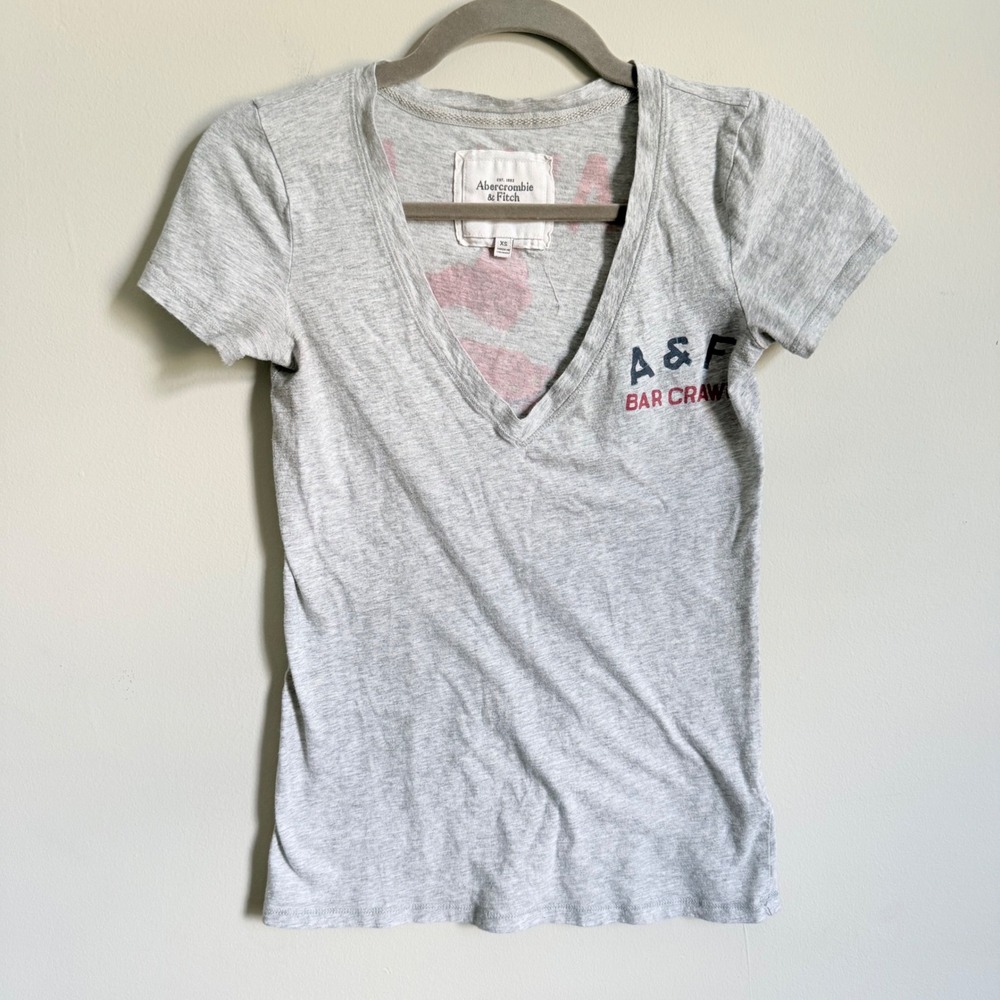 Abercrombie & Fitch Y2K V-Neck Tee Gray Lobster Bar Crawl Graphic Shirt XS